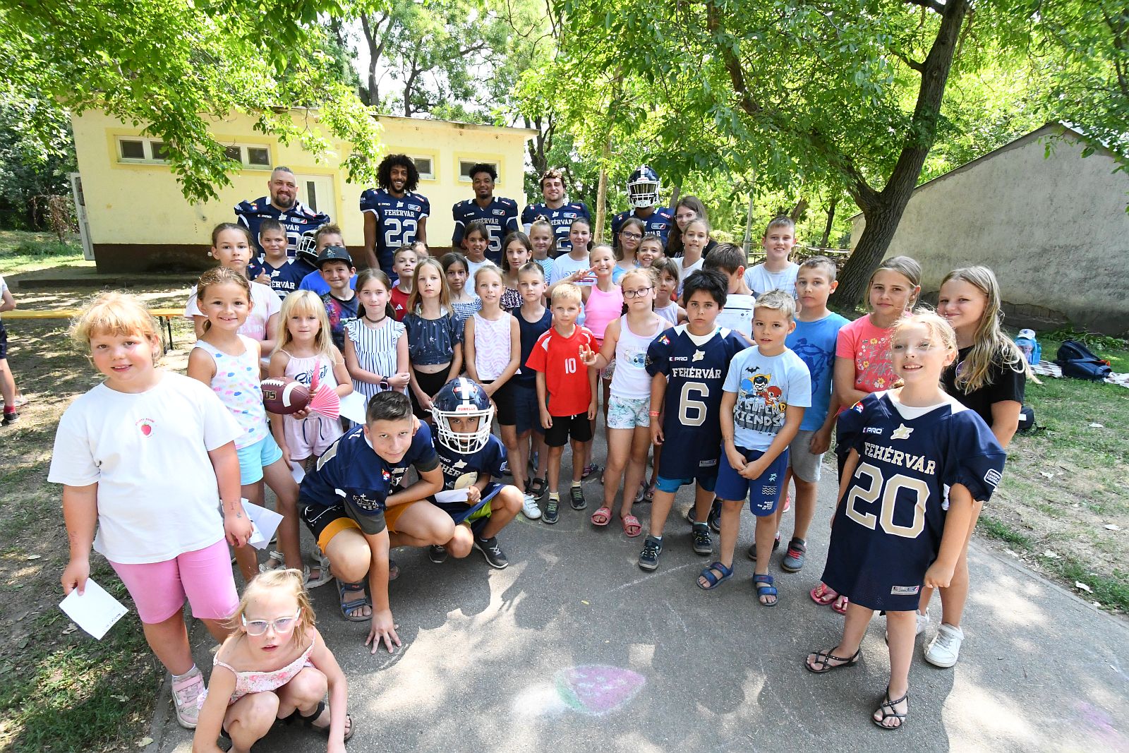 Az Enthroners focistái is jártak a Bregyó táborban